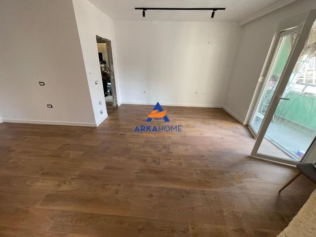 JEPET APARTAMENT 1+1 ME QERA "TEK AIR ALBANIA" 1000 EURO