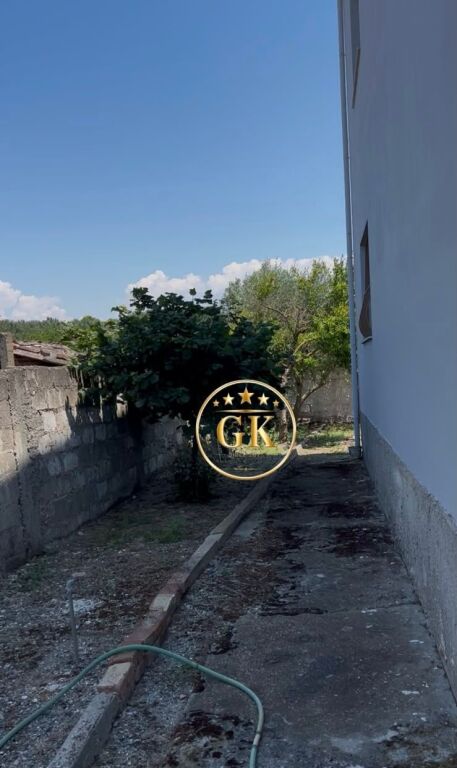 🏢✨ VILLA SU TRE PIANI IN VENDITA NELLA ZONA DI SHIJAK ✨🏢