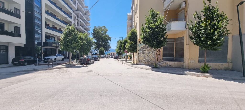 Per shitje ambjente biznesi Lungo Mare Vlore