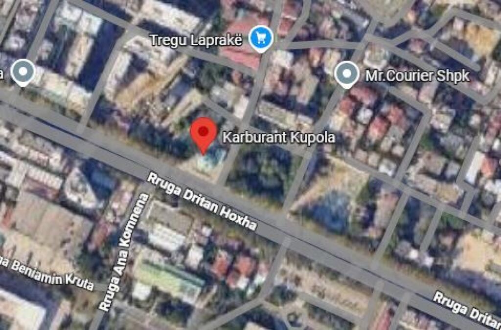 Vendesi 2 negozi a Lapraka vicino alla cupola, a Tirana (ID 4171634)