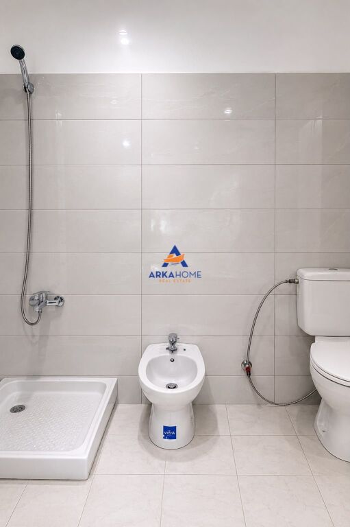 SHITET APARTAMENT 2+1+VERANDË "ASTIR , PALLATET FRATARI" 170.000 EURO