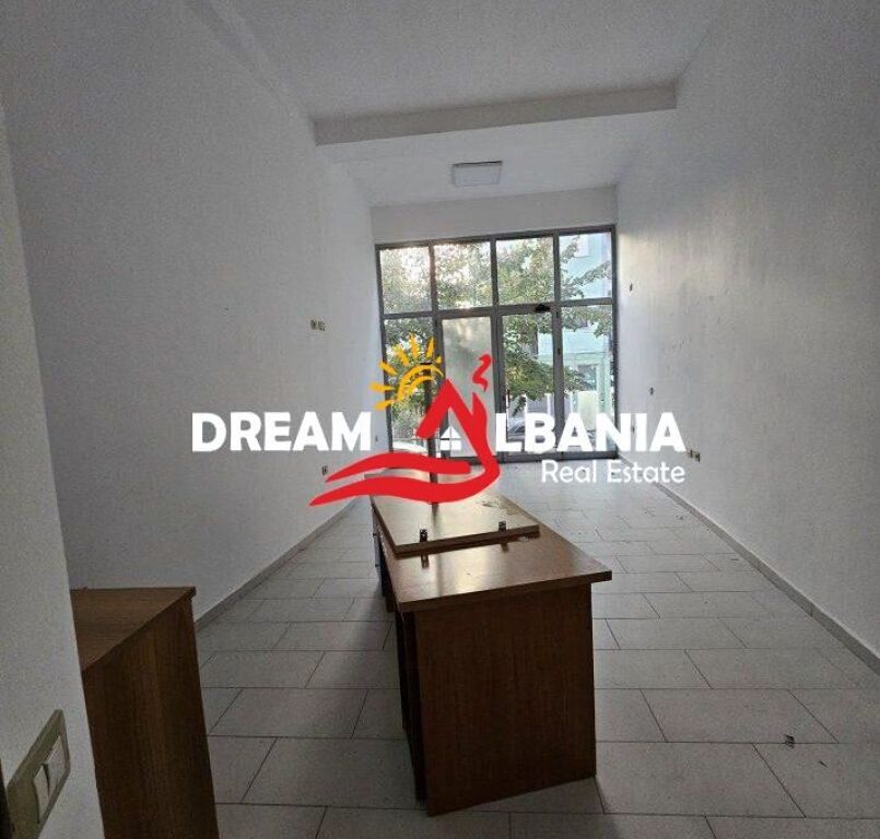 Negozio in affitto in Via Haxhi Hysen Dalliu vicino a KMY (ID 42711177)