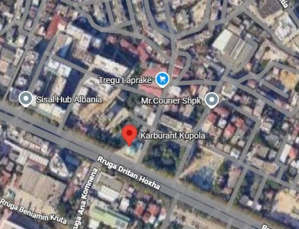 Vendesi 2 negozi a Lapraka vicino alla cupola, a Tirana (ID 4171634)