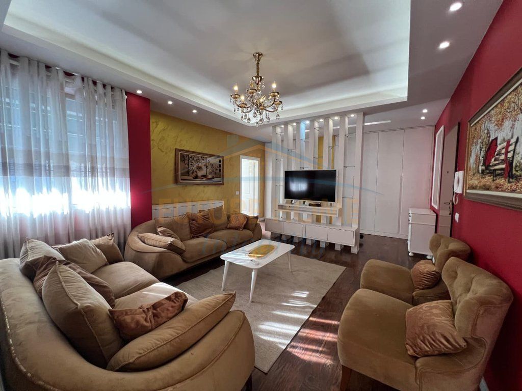 Qera, Apartament 1+1+Verandë, Ish Dogana, Tiranë. AL70656