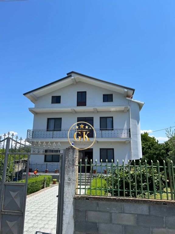 🏢✨ VILLA SU TRE PIANI IN VENDITA NELLA ZONA DI SHIJAK ✨🏢