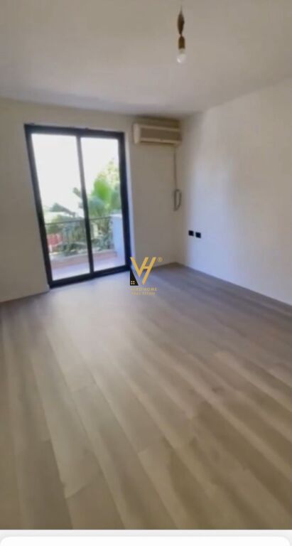 JEPET ZYRE 70 M2 ME QERA TE TIRANA E RE 65.000 LEKE