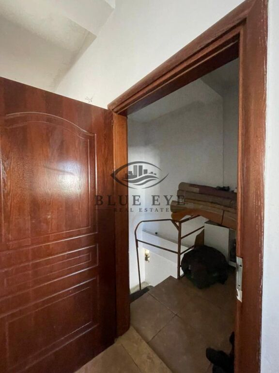 Edificio casa privata 2+1 più due locali commerciali in vendita insieme a Durrës, Vecchia palude