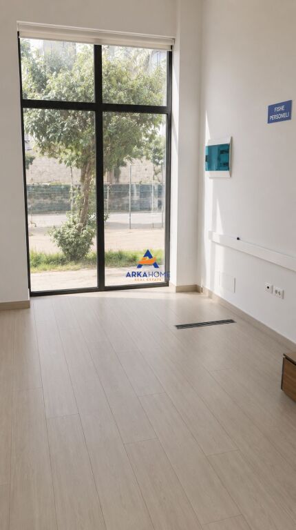 NEGOZIO IN AFFITTO SULLA STRADA 90.7M2 "ALLA COMUNE DI PARIGI" 1530 EURO