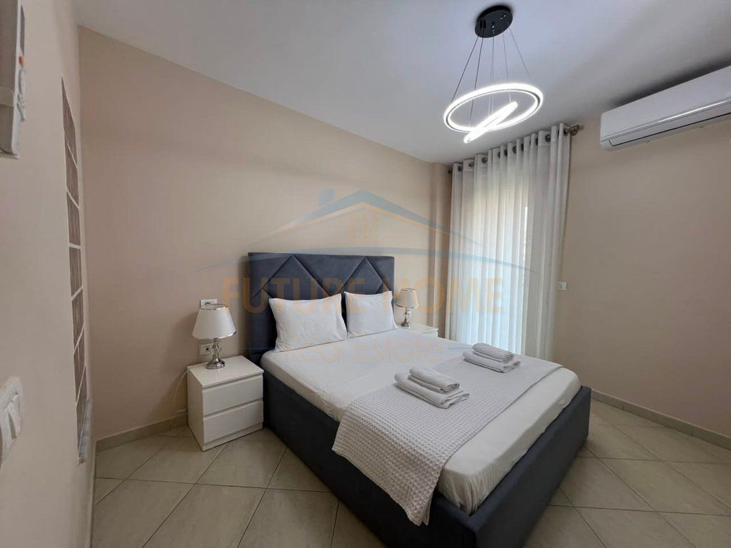 Shitet, Apartament 2+1, Komuna e Parisit