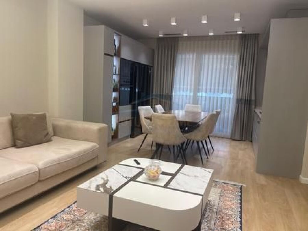 Shitet, Apartament 3+1+2 + Post Parkimi, Rruga e Kosovareve, Tiranë