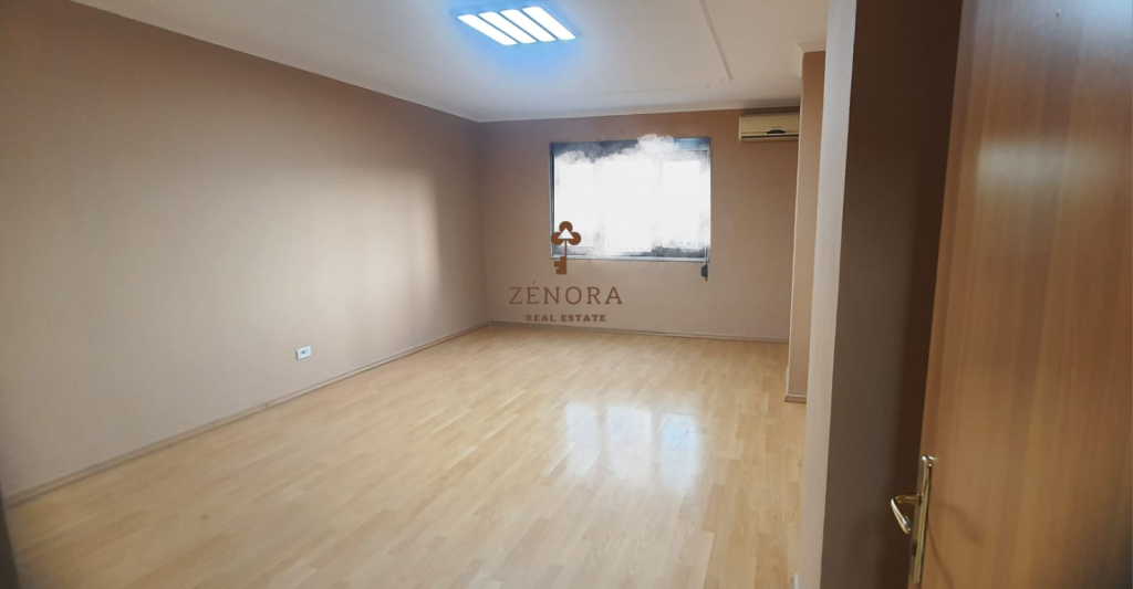 Jepet me qira zyrë ne Qender- Tirane (D41112TR)