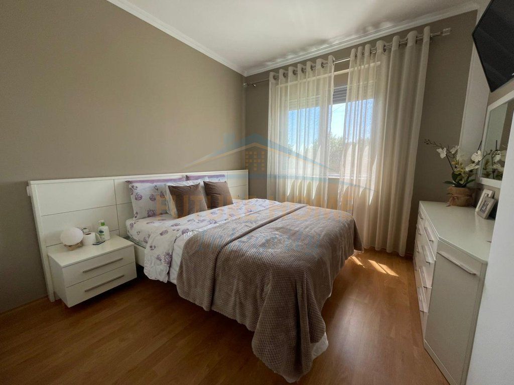 Shitet, Apartament 3+1+2, Fresk. AL68612