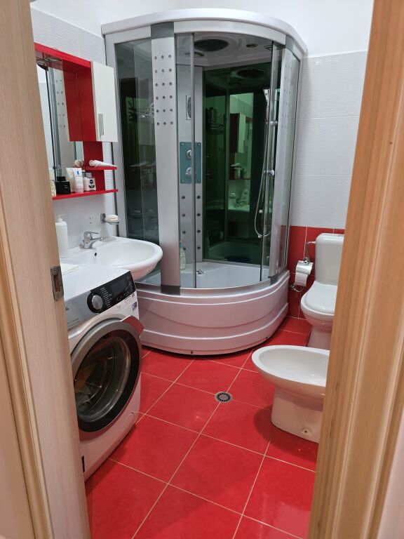 Shitet apartament 2+1+2 dhe ballkon në Zog të Zi