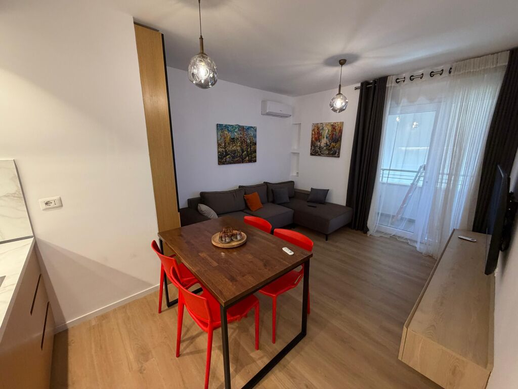 Shitet Apartament 2+1 Ish Fusha e Aviacionit