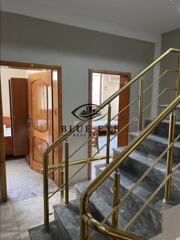 Objekt per shitje me 10 Garsoniere dhe Apartament 3+1, Kavaje!