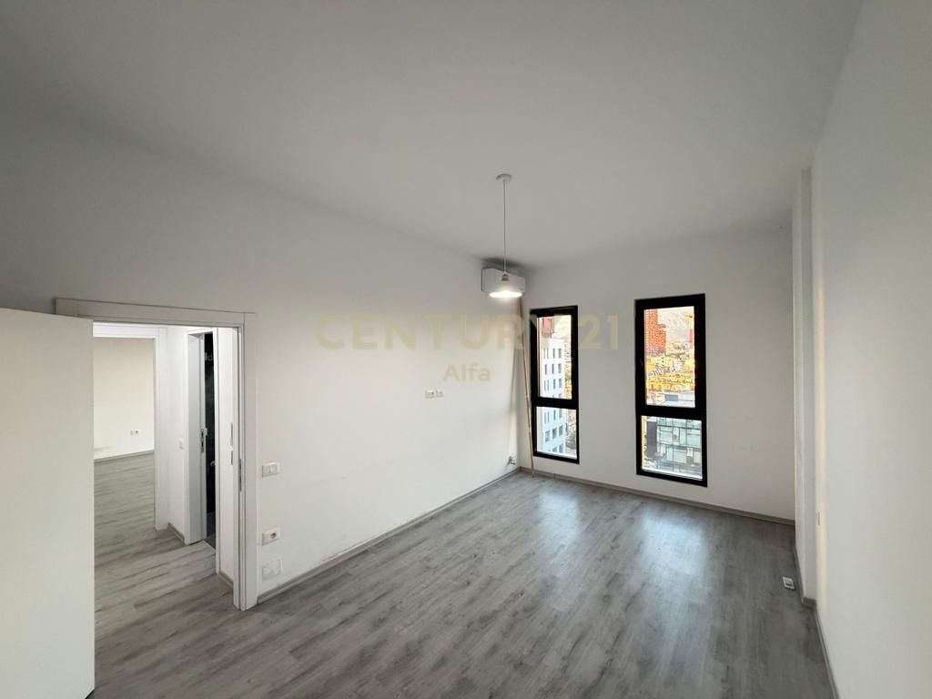 LOCALE VUOTO DI 57m² IN AFFITTO - PRESSO SQUARE 21