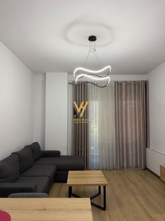 JEPET APARTAMENT 1+1+BLK ME QERA TEK ARLIS, FARMACIA 10- 650 EURO