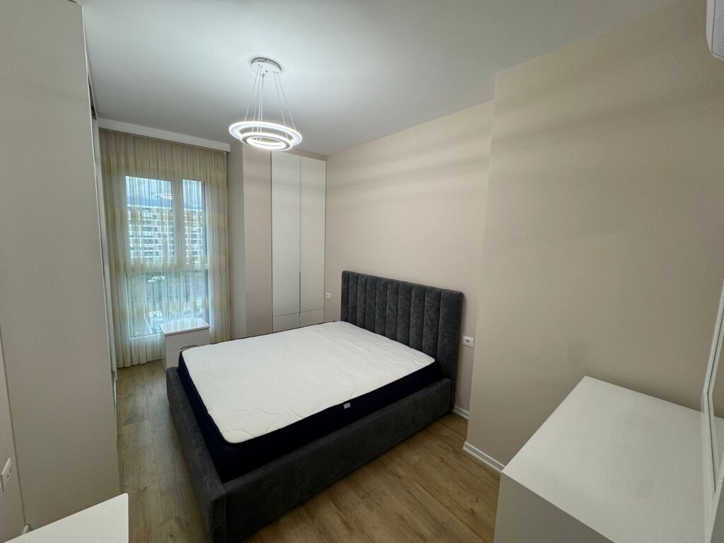 Affittasi appartamento 1+1  Indirizzo: Don Bosko  Trio Residenza  5° piano  Arredato  Prezzo 550 mila lek