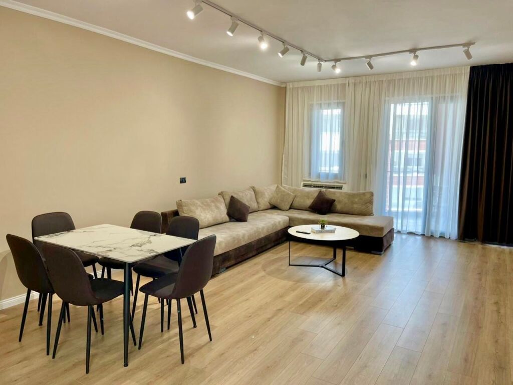 Jepet me qira apartament 1+1 +post parkimi