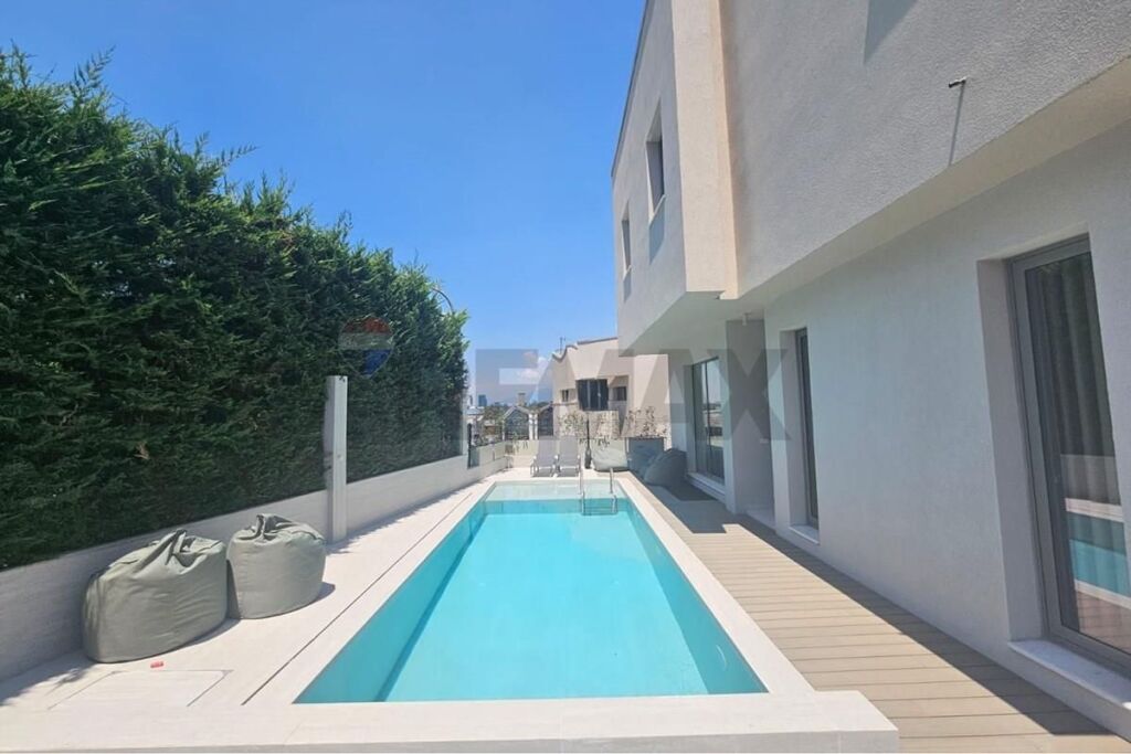 Villa di lusso con piscina vicino al Lago Secco!