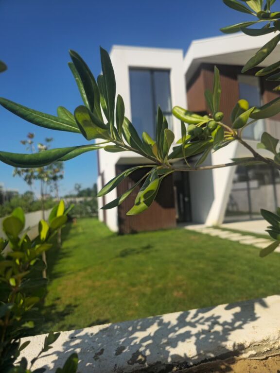 🏡 Shitet Vilë Luksoze 3-Katëshe pranë TEG-ut