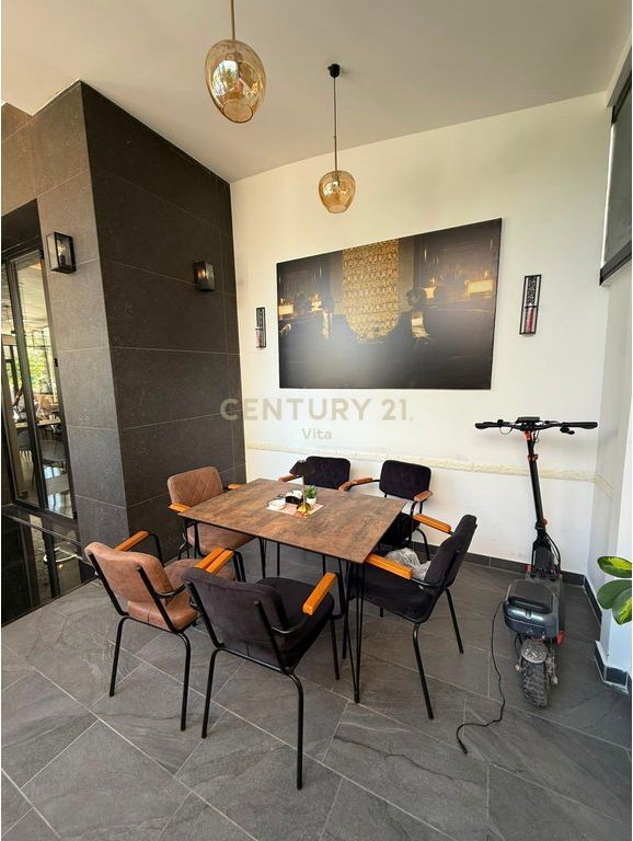 Locale investito in affitto, nella zona dello Stadio, Durres!!!