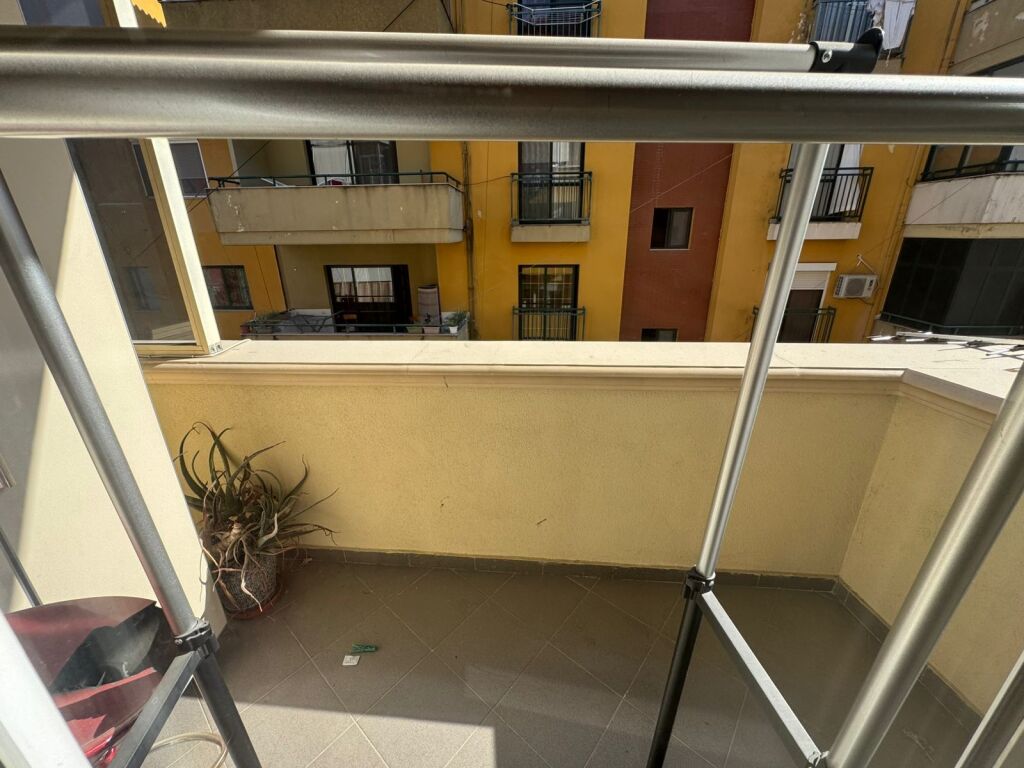 Apartament 2+1 me qera Rraop Hekali