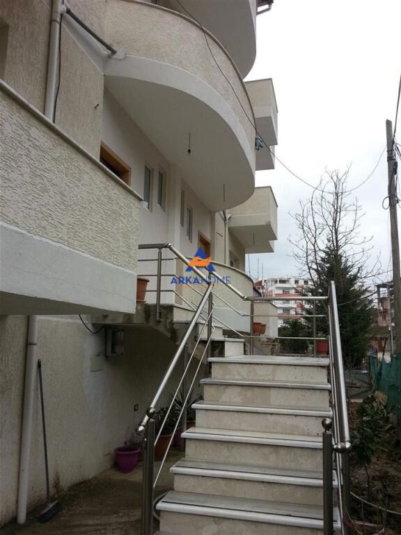 SHITET VILË 3 KATËSHE + PAPAFINGO "SELITË, PRANË KODRËS SË DIELLIT" 350.000 EURO