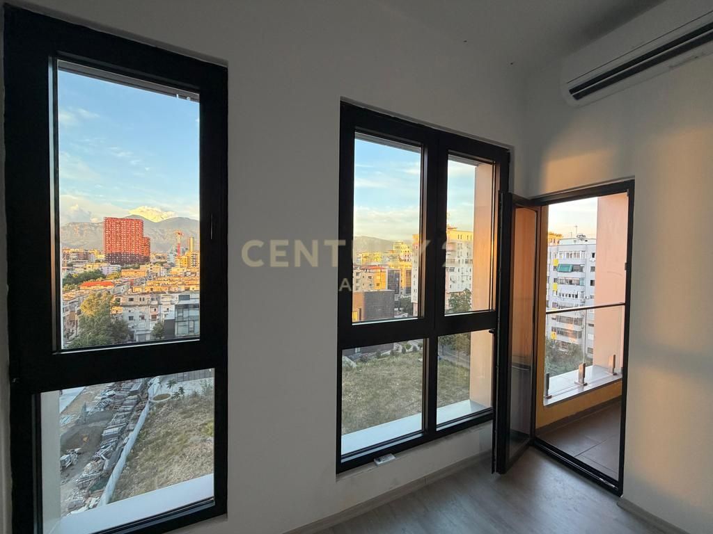 LOCALE VUOTO DI 57m² IN AFFITTO - PRESSO SQUARE 21