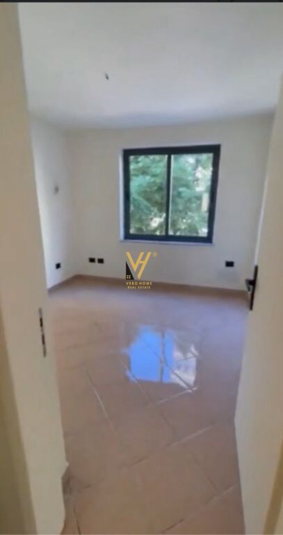 JEPET ZYRE 70 M2 ME QERA TE TIRANA E RE 65.000 LEKE