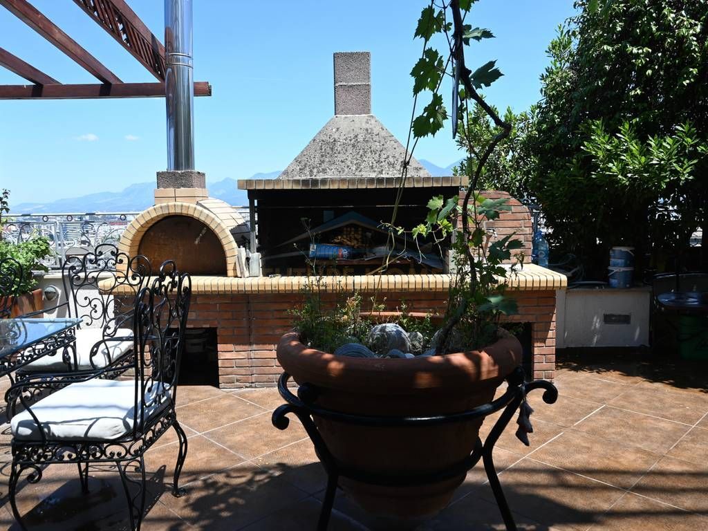 VENDESI PENTHOUSE+VERANDE PRESSO KODRA E DIELLIT