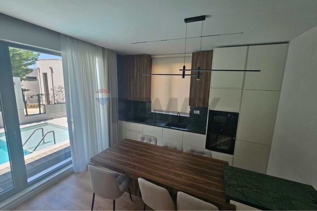 Villa di lusso con piscina vicino al Lago Secco!