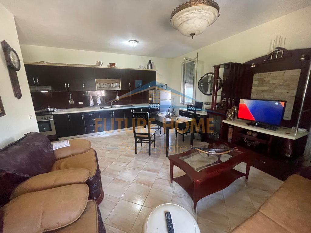Shitet apartament 2+1,në rrugën e Kavajes, pranë "Spitali Amerikan 3"