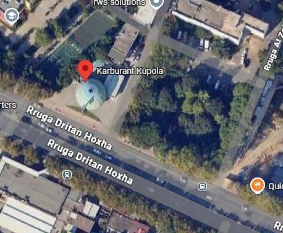 Vendesi 2 negozi a Lapraka vicino alla cupola, a Tirana (ID 4171634)