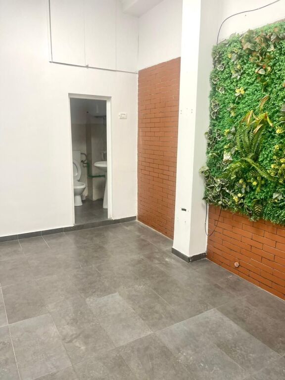 Qera | Ambjent Biznesi | 21 Dhjetori | 350 €/muaj