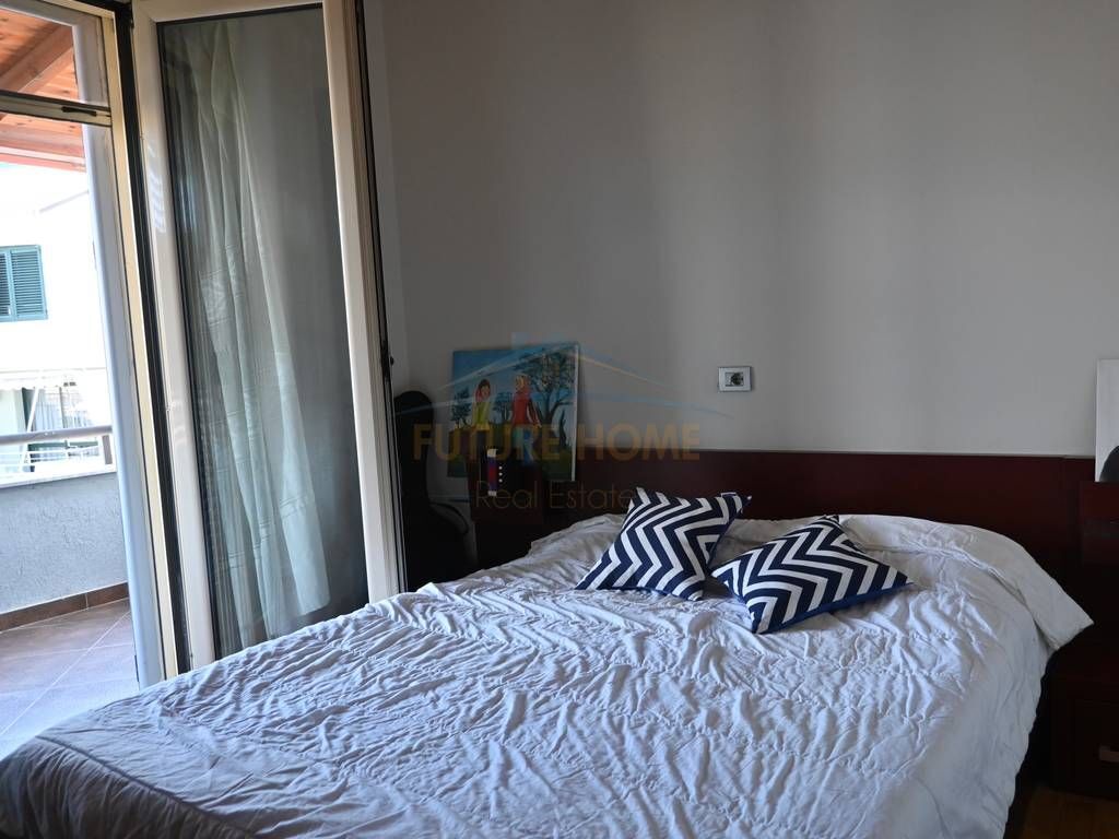 VENDESI PENTHOUSE+VERANDE PRESSO KODRA E DIELLIT