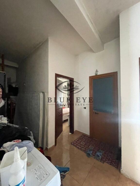Edificio casa privata 2+1 più due locali commerciali in vendita insieme a Durrës, Vecchia palude