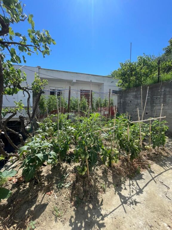 Villa su due piani in vendita a Durazzo, ex fabbrica di mattoni