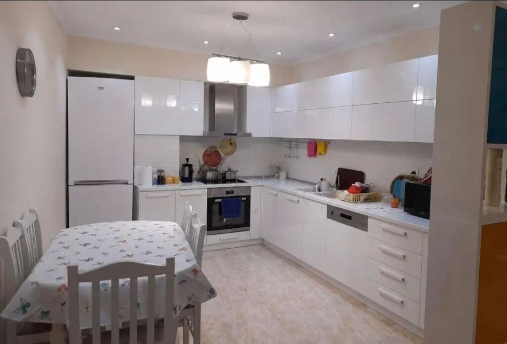 Shitet Apartamenti 2+1