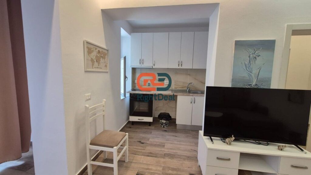 Tek Rr. Mine Peza, Shitet Apartament 1+1 I Rikonstruktuar Dhe Me Super Vendndodhje !!!!