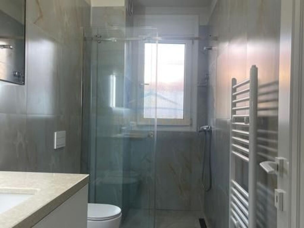 Shitet, Apartament 3+1+2 + Post Parkimi, Rruga e Kosovareve, Tiranë