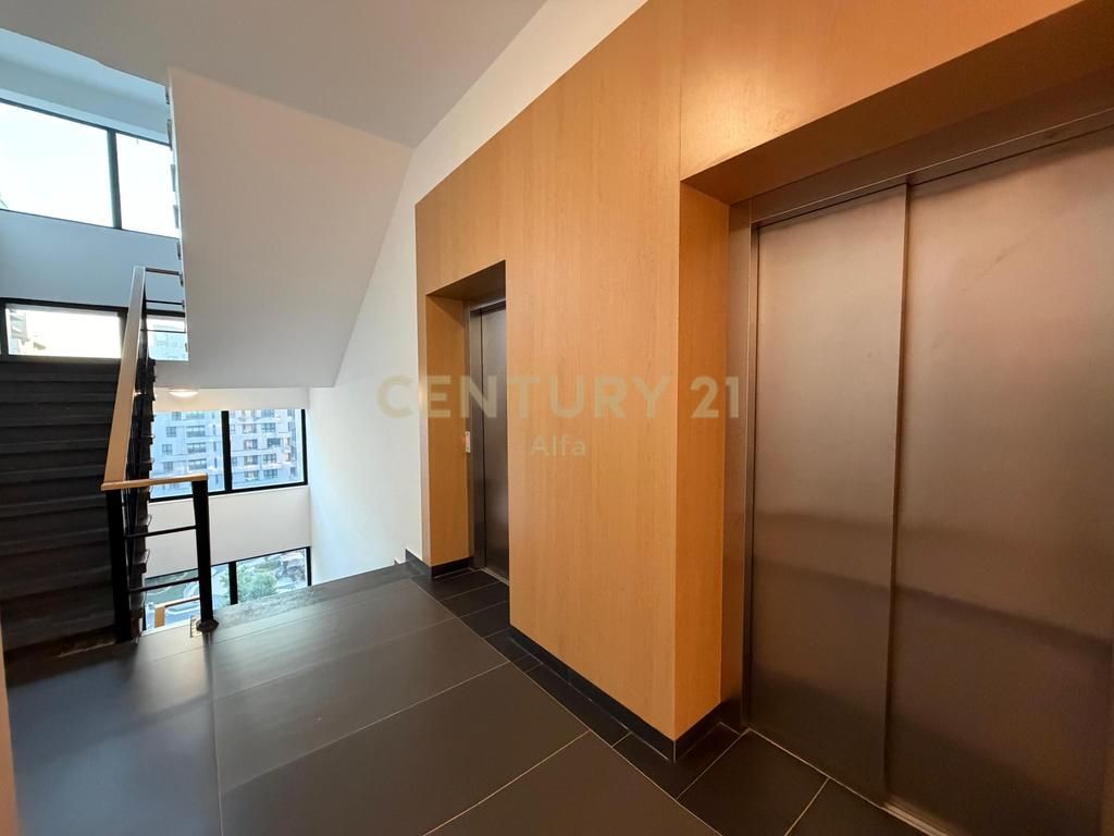 LOCALE VUOTO DI 57m² IN AFFITTO - PRESSO SQUARE 21