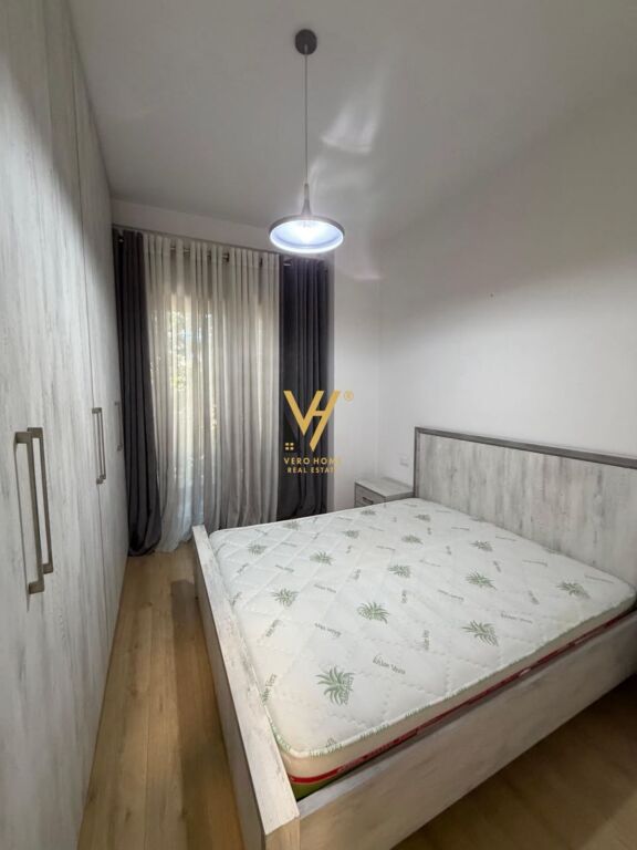 JEPET APARTAMENT 1+1+BLK ME QERA TEK ARLIS, FARMACIA 10- 650 EURO