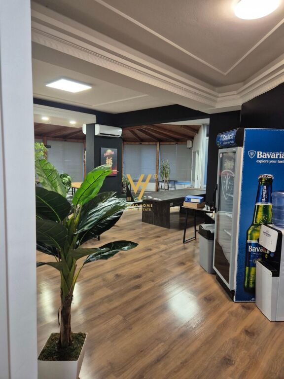 JEPET ZYRE 150 M2 ME QERA TEK GLOBI, RRUGA KAVAJES 900 EURO