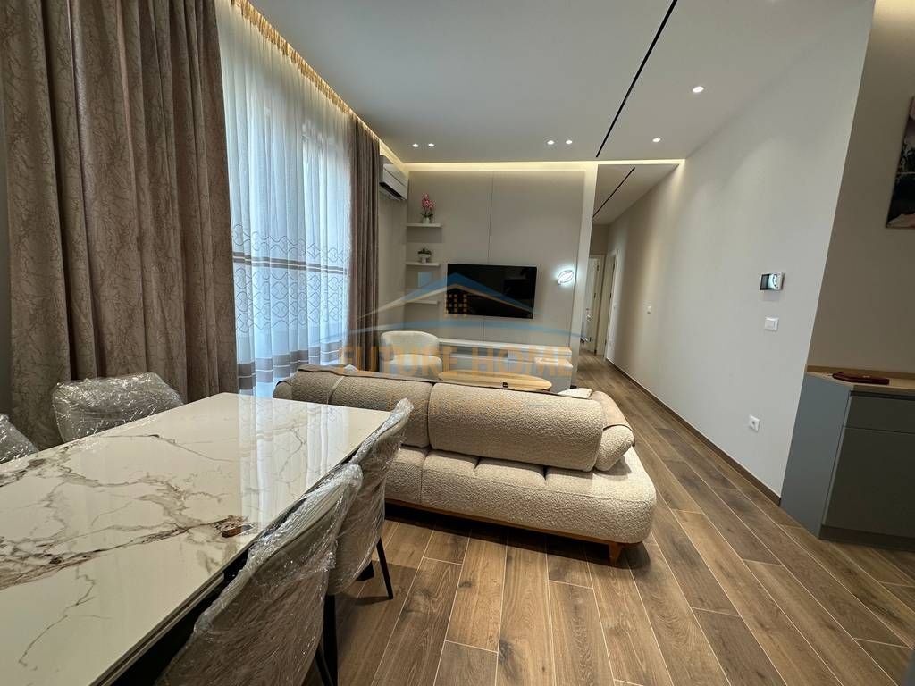Qera ,Apartament 2+1 + Verande + Parking !!
