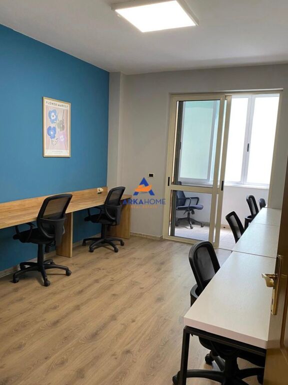 LOCALE UFFICIO IN AFFITTO 132M2 "NE BLLOK" 1500 EURO