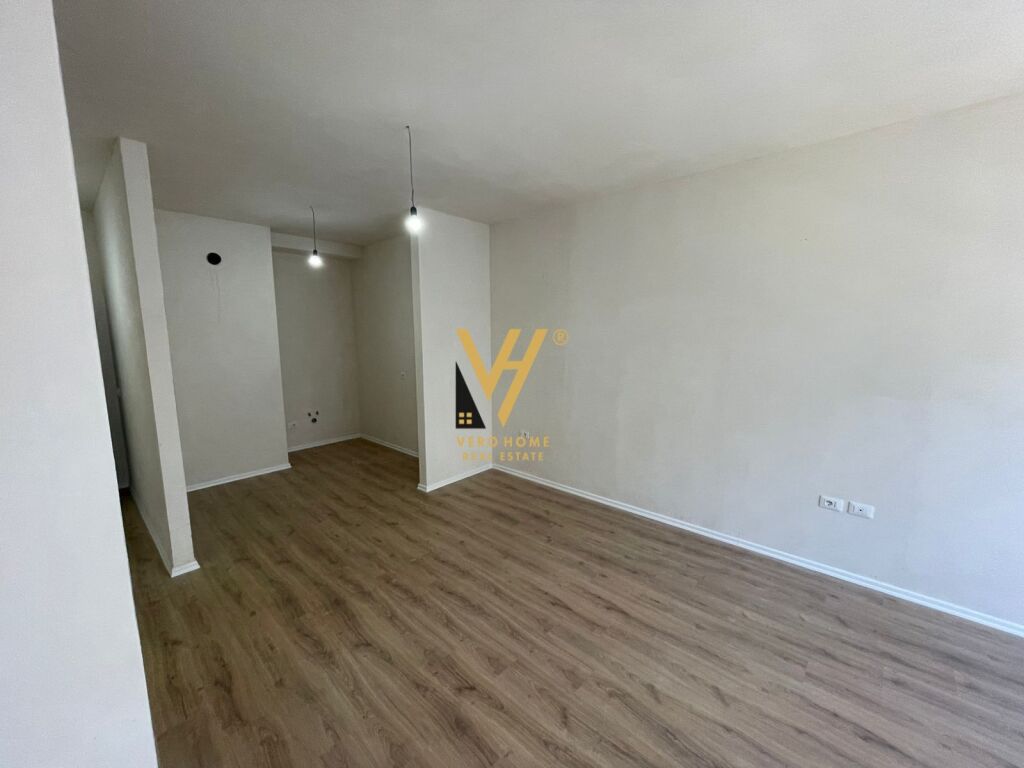 SHITET APARTAMENT 3+1+2+BLK TEK KOMUNA E PARISIT 375.000 EURO