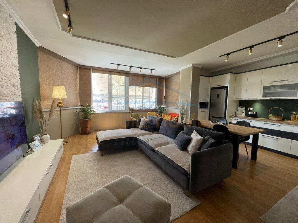 Shitet, Apartament 3+1+2, Fresk. AL68612