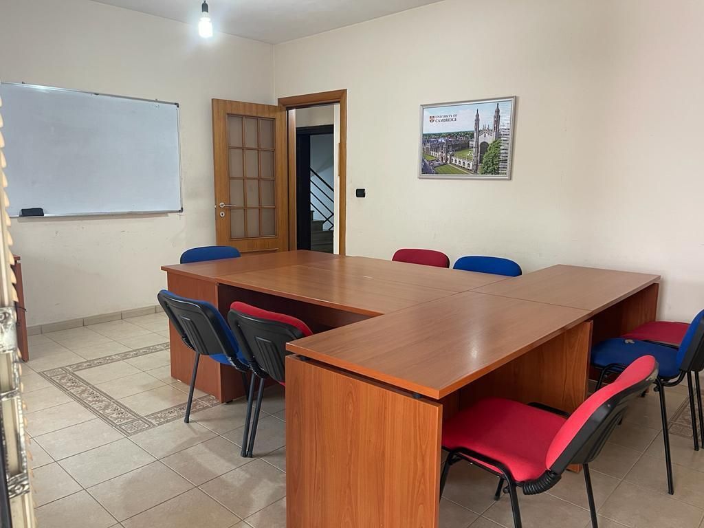 ● For Rent: OFFICE 197 m² with 2 🚾📍DON BOSCO (Opposite the Catholic Church) ⛪️ 2nd Floor, Divided into 7 Workspaces + Storage | Price: 800€ NET/Month 🔥