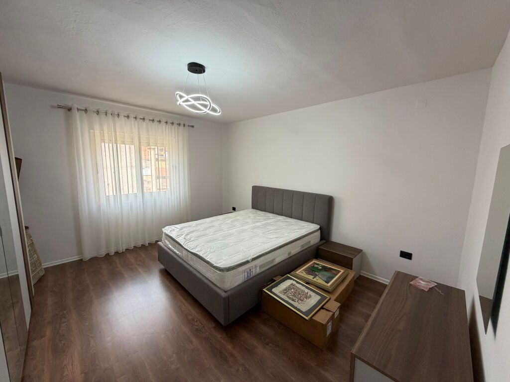 Jepet me qera Apartament 1+1 Tek Rruga Fortuzi